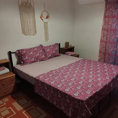 Проживание в семье Private In Shared House Салоники