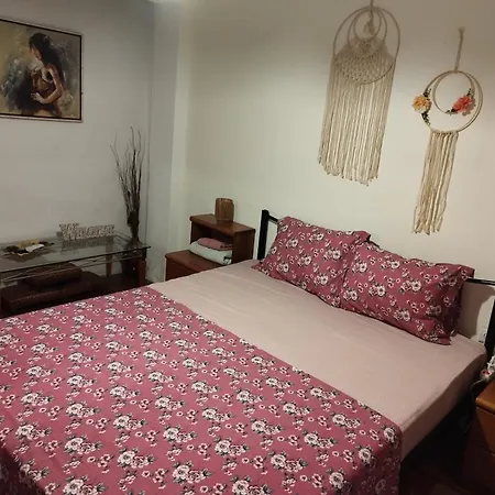 בית אירוח Private In Shared House סלוניקי